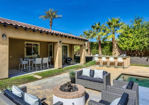 Firepit and Social Lounge Seating