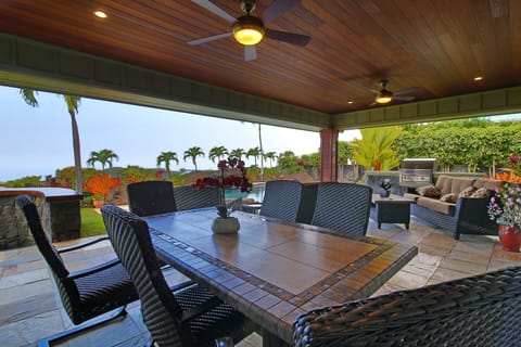 Covered Lanai with plenty of seating and great for Dinners 