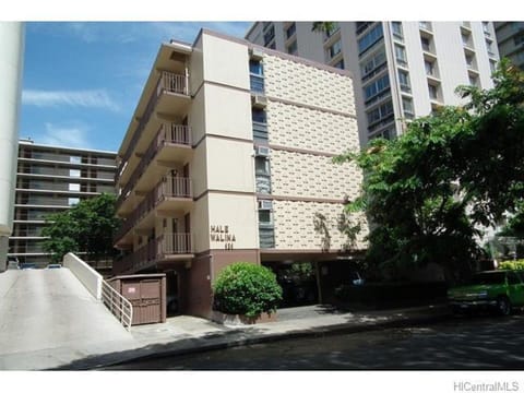 424 HALE WALINA STUDIO #24 SECURED PRIVATE BUILDING, CLEAN. 