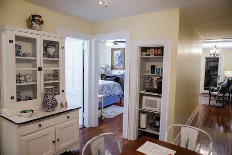 Hospitality center w/dining for 4, Keurig, snacks, beverages, fridge & microwave