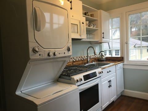 Kitchen w/gas stove & oven, dishwasher, microwave, fridge & small appliances. 