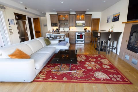 Living room with kitchen and dining table