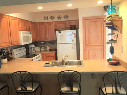 Bar area (seats 4) in open concept kitchen.