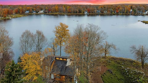 Welcome to Lakeside Lodge in the beautiful Poconos!