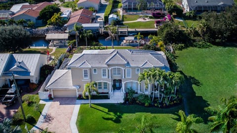 5300 square feet beach party house. Pool,boating,beaches,imperial river,