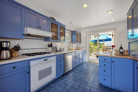 Morning coffee never tasted better with this daydreamy vibe...