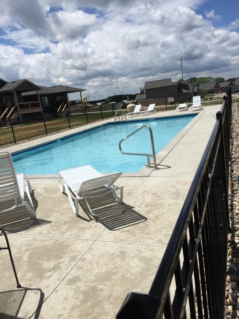 Pool in backyard!  Pool goes from 3 feet-5 feet!