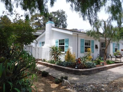 TASTEFULLY RENOVATED 1940'S BUNGALOW