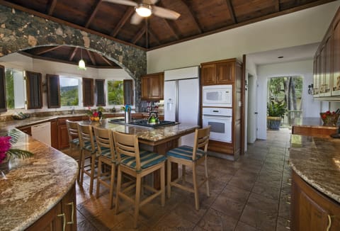 Gourmet Kitchen Perfect for Large Family Gatherings to Cook