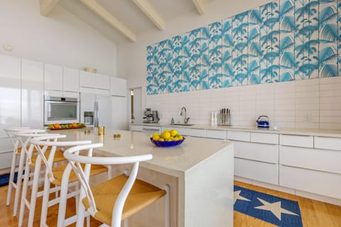 Fully equipped luxury kitchen with cooktop & oven. Great espresso machine. 