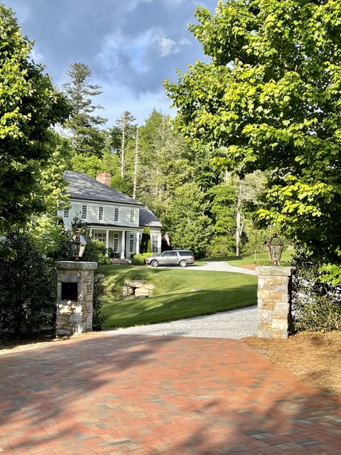 Front entrance to Lullwater House