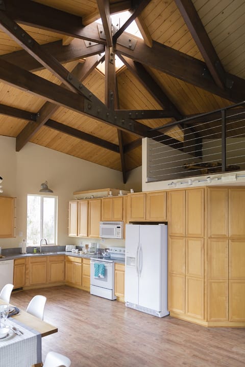 Kitchen and dinning room 
