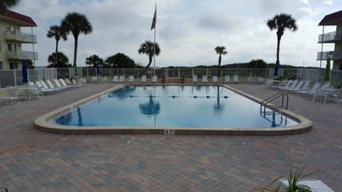 Stunning swimming pool big and peaceful. 