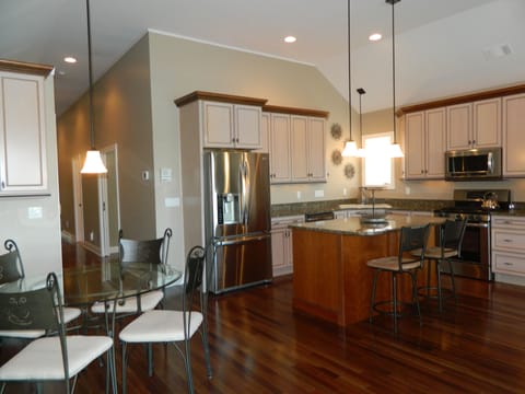 Kitchen with table that seats 4 and 2 at the island.