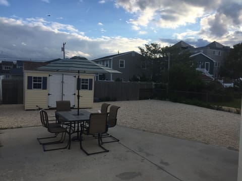 Very Big Backyard with fire pit , Cornhole , outdoor shower etc. 