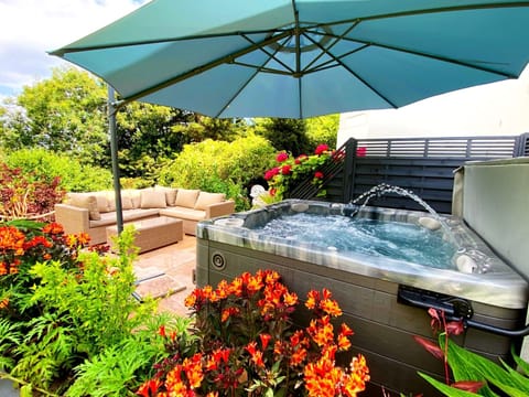 Private Hot Tub - The Muntham Luxury Town House Holiday rental in Torquay.
