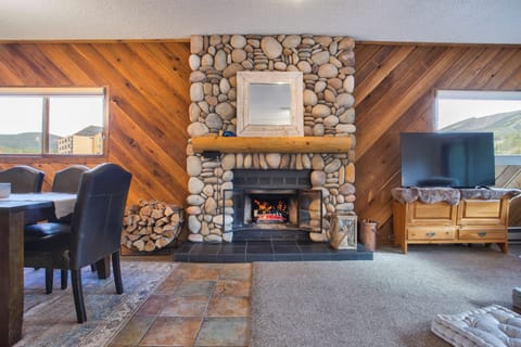 Great Room / Living Room, Front row mountain view, and directly over the lift.