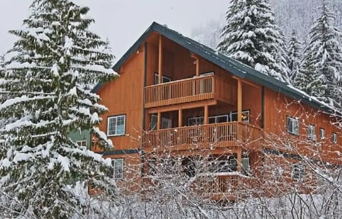 Largest cabin in Snoqualmie Pass
