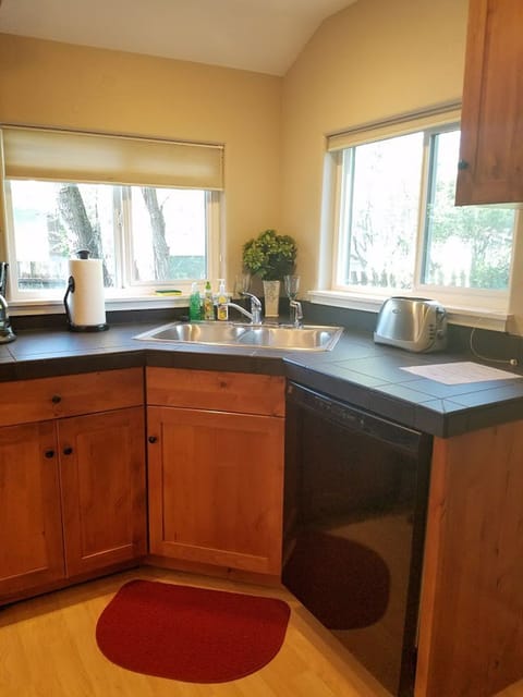 Easy use full kitchen