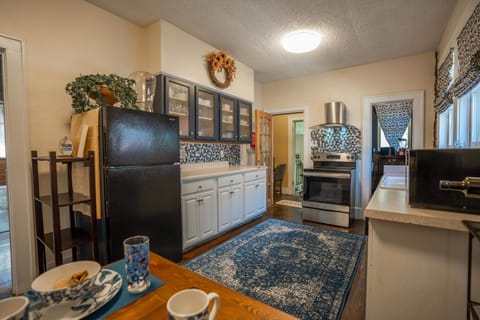 Kitchen includes appliance pantry, dishwasher,foil & plastic wrap & seated table