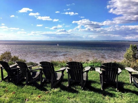 Bluffside seating overlooking the Chesapeake Bay