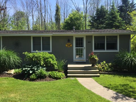 Cozy, convenient location on quiet street