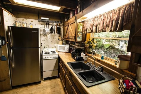 Full kitchen 