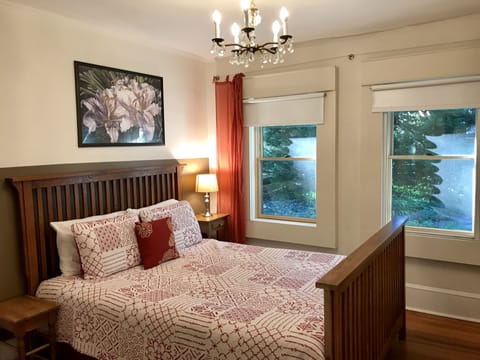 Queen bedroom with on-suite fell bathroom.