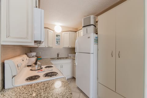 Fridge and dehumidifier