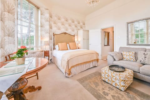 Spacious Studio Apartment - Apartment 7, The Muntham luxury self catering accommodation in Torquay