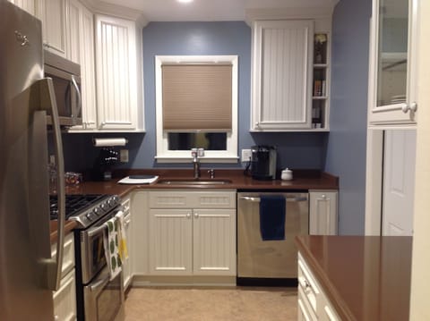 First class kitchen, including double-oven, dedicated ice-maker, every amenity!
