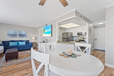 Brand new furnishings throughout!