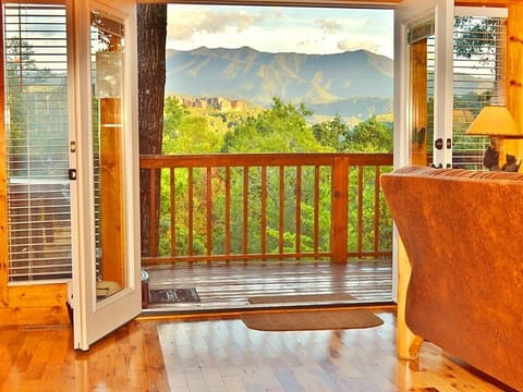Unobstructed beautiful mountain views!