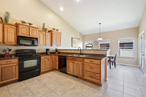 Chic countertops, high-end appliances, and plenty of space – this kitchen is made for effortless cooking.