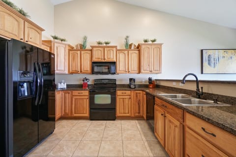 From quick breakfasts to family dinners, this family-friendly kitchen has everything you need.