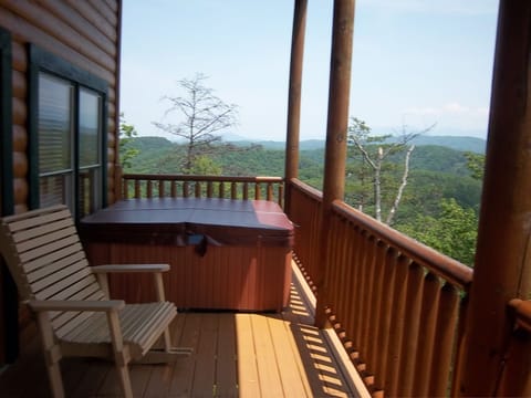 Hot tub on Lower level Deck. Great place for the younger adults to hang out and have their own space