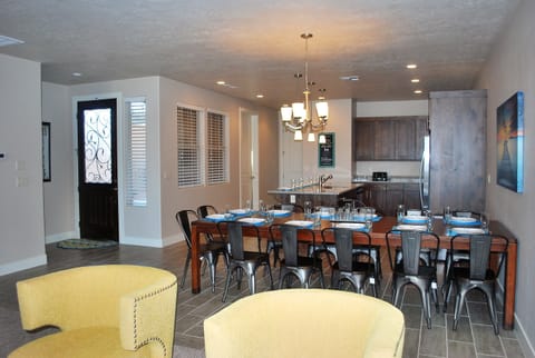 Main floor gathering room has space to relax, cook & enjoy your favorite food!