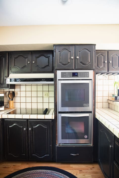 Good size double oven.