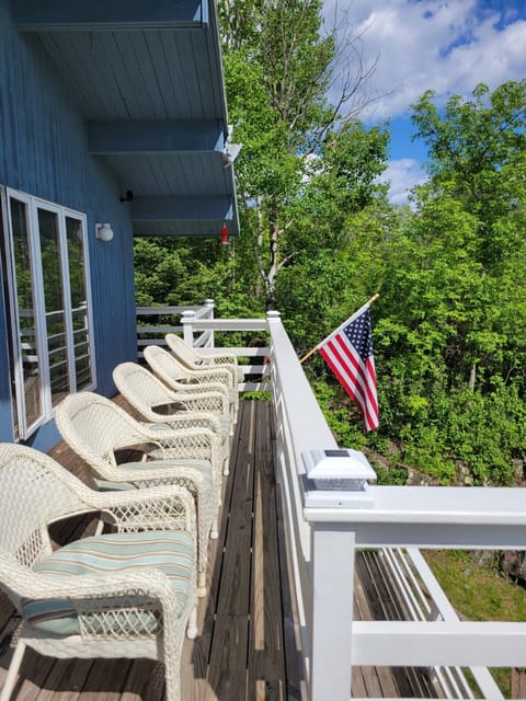 Wrap around upper deck 