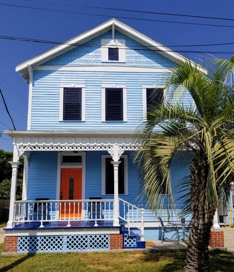 Welcome!! You are now 1 block from the beach!