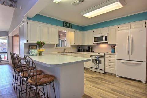 This is a great island for entertaining.