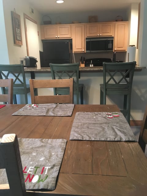 Dining and bar area.