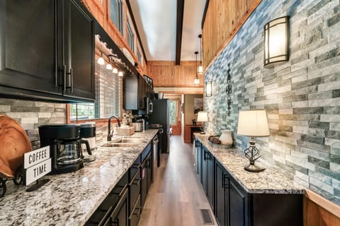 Coffee bar and serving bar