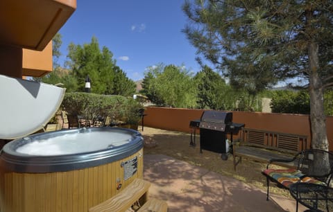 Back patio w/private hot tub
