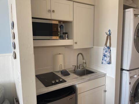 Newly renovated kitchenette 