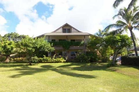 Lots of landscaping and green belts throughout property complex.