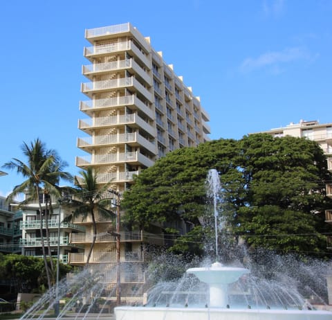 Diamond Head Beach
Hotel and Residences

