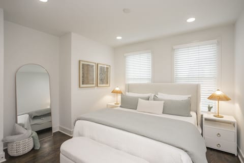 2nd Floor King Bedroom!
