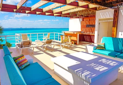 Casa del Sol Naciente ~ Private Pool, Rooftop, Full Size Grill, & Sky Bar
