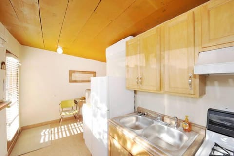  Kitchenette and small dining table for 2. 